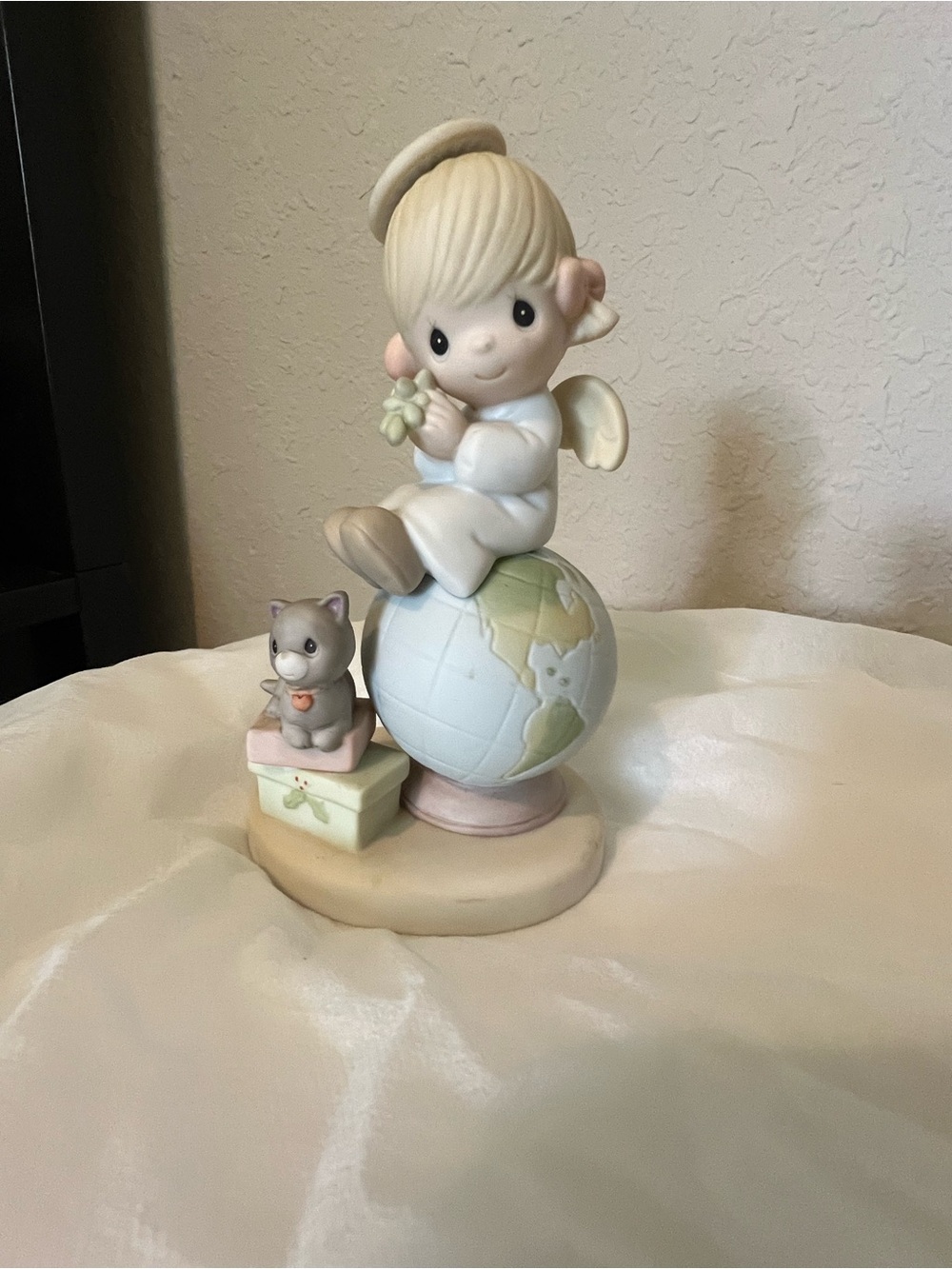 Precious Moments 1999 - Peace on Earth #E2804R